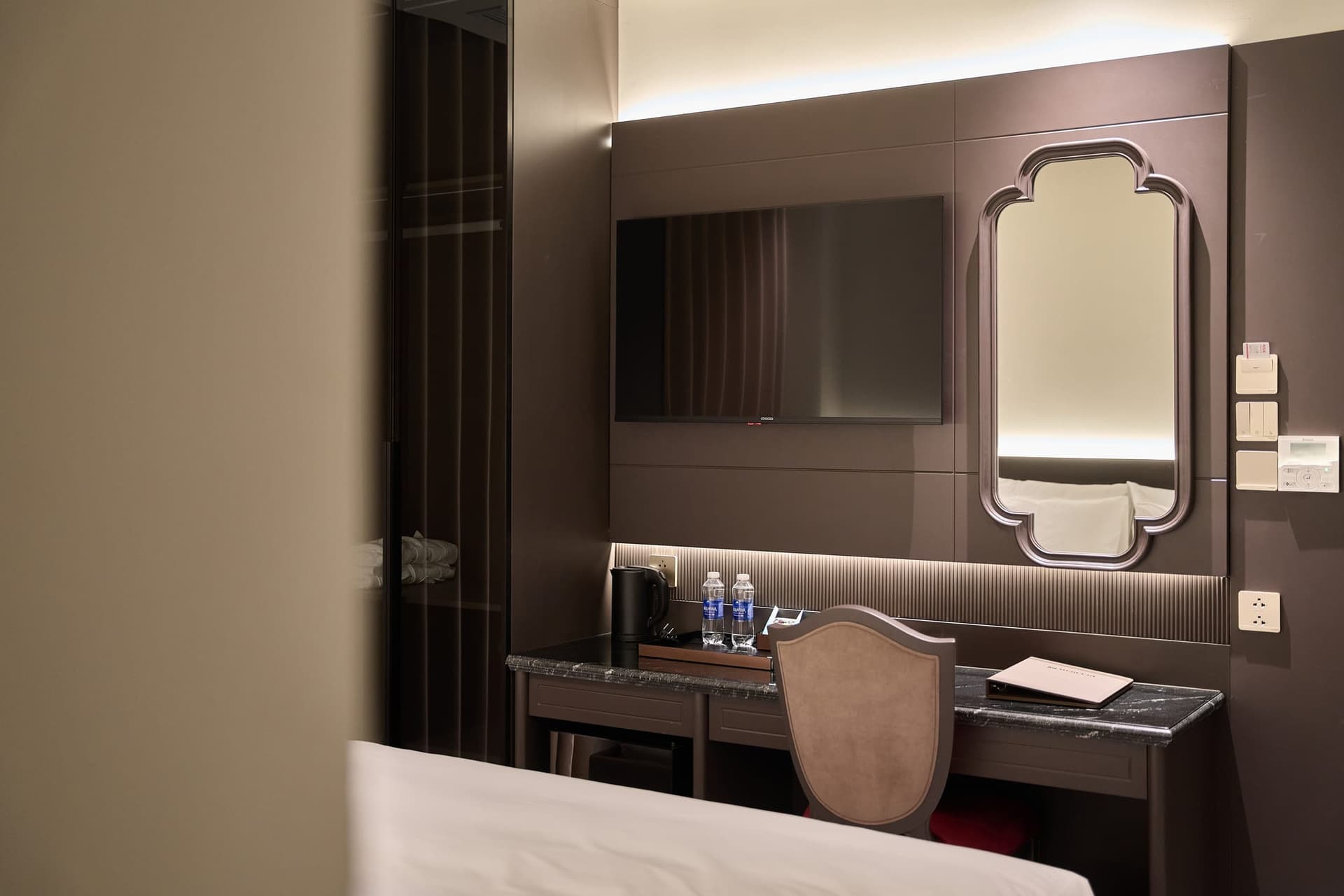 Phòng ngủ Phòng Deluxe Có Giường Cỡ King Mercury Hanoi Hotel - ảnh 2