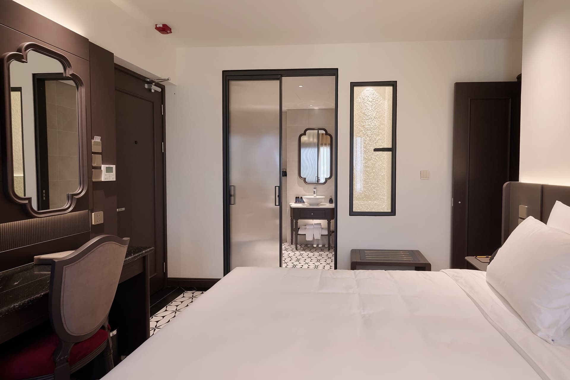 Giường ngủ Phòng Deluxe Có Giường Cỡ King Mercury Hanoi Hotel - ảnh 1