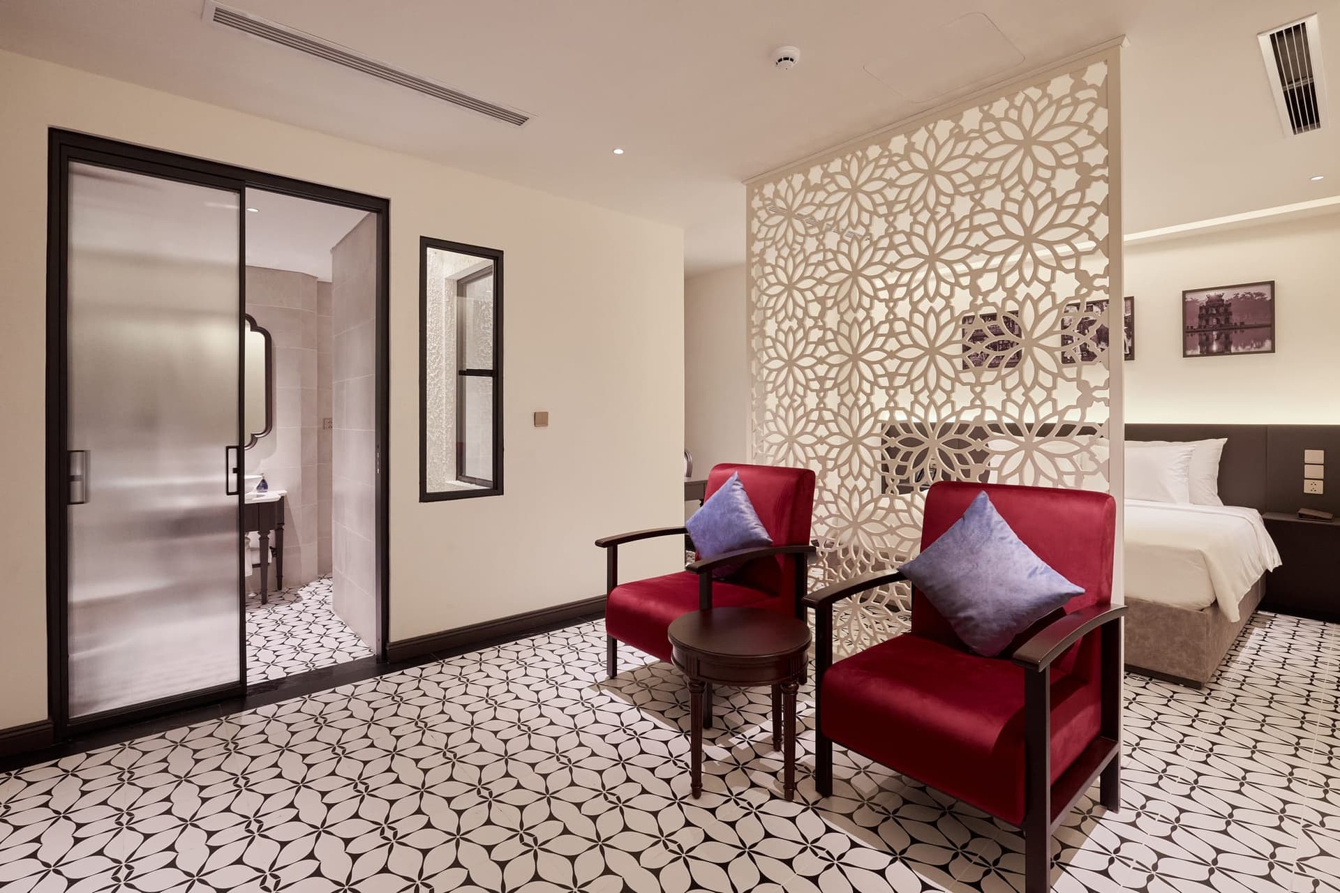 Phòng ngủ Suite Executive Mercury Hanoi Hotel - ảnh 1