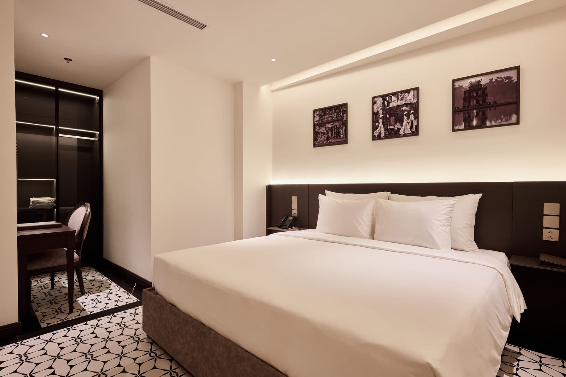 Phòng ngủ Suite Executive Mercury Hanoi Hotel - ảnh 2