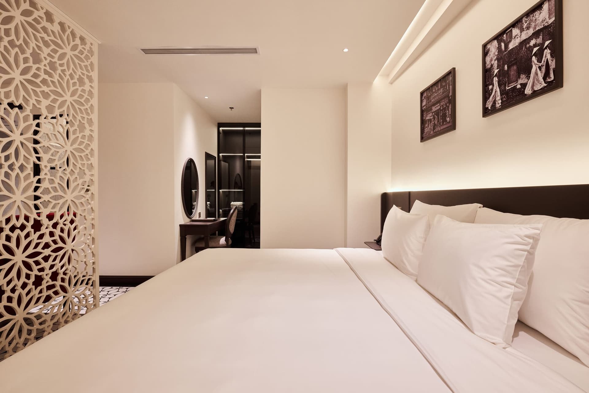 Phòng ngủ Suite Executive Mercury Hanoi Hotel - ảnh 3